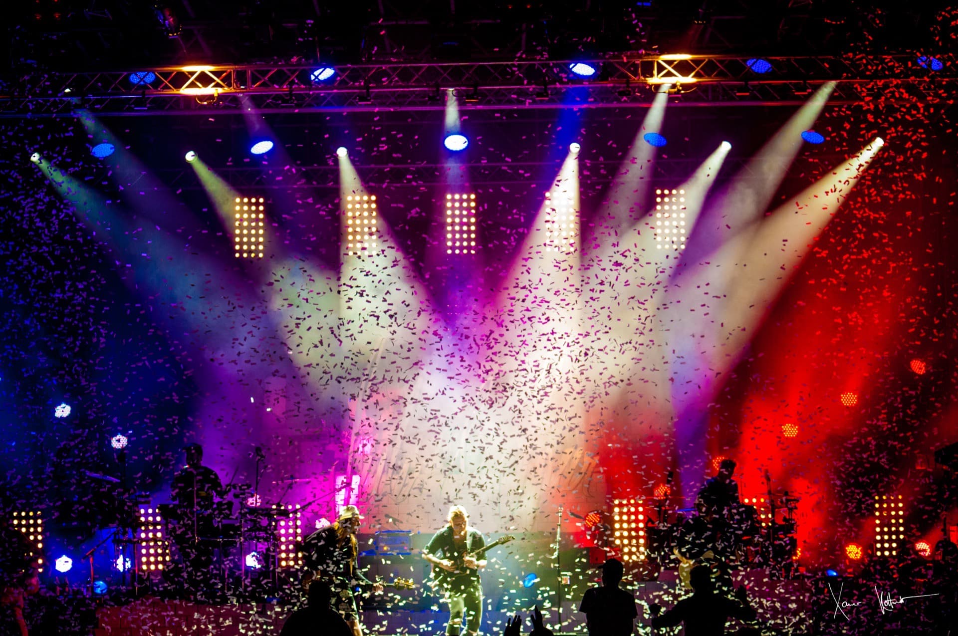 Festivalbühne mit Publikum
